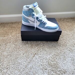 Air Jordan 1 Hyper Royal/White